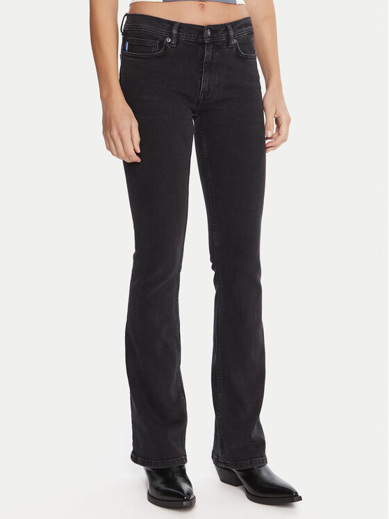 Джинсы flare fit Getti_B 50546332 Hugo, черный
Джинсы flare fit Getti_B 50546332 Hugo, черный