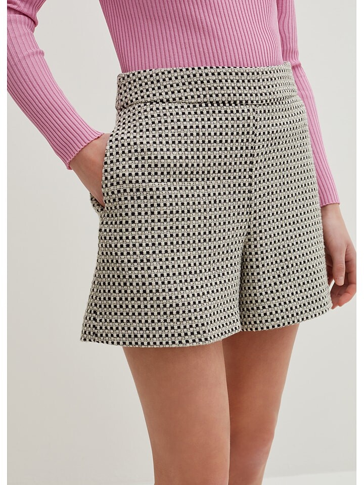 Шорты STEFANEL, цвет beige/schwarz
Шорты STEFANEL, цвет beige/schwarz