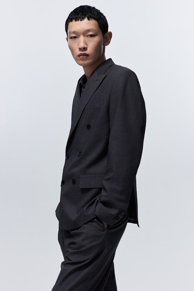 Двубортный пиджак обычного кроя. H&M, серый
Двубортный пиджак обычного кроя. H&M, серый