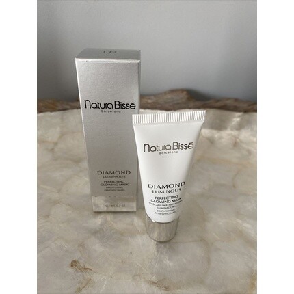 Natura Bisse Diamond Сияющая совершенствующая маска 20 мл — совершенно новая в коробке Natura Bissé
Natura Bisse Diamond Сияющая совершенствующая маска 20 мл — совершенно новая в коробке Natura Bissé