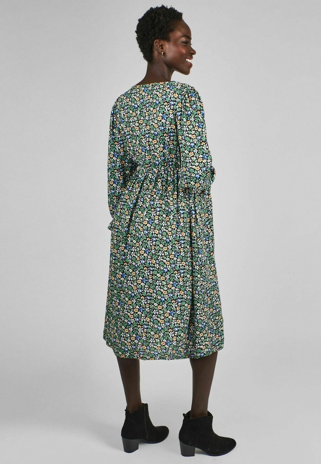 Дневное платье MATERNITY V-NECK MIDI REGULAR FIT JoJo Maman Bébé, зеленый
Дневное платье MATERNITY V-NECK MIDI REGULAR FIT JoJo Maman Bébé, зеленый