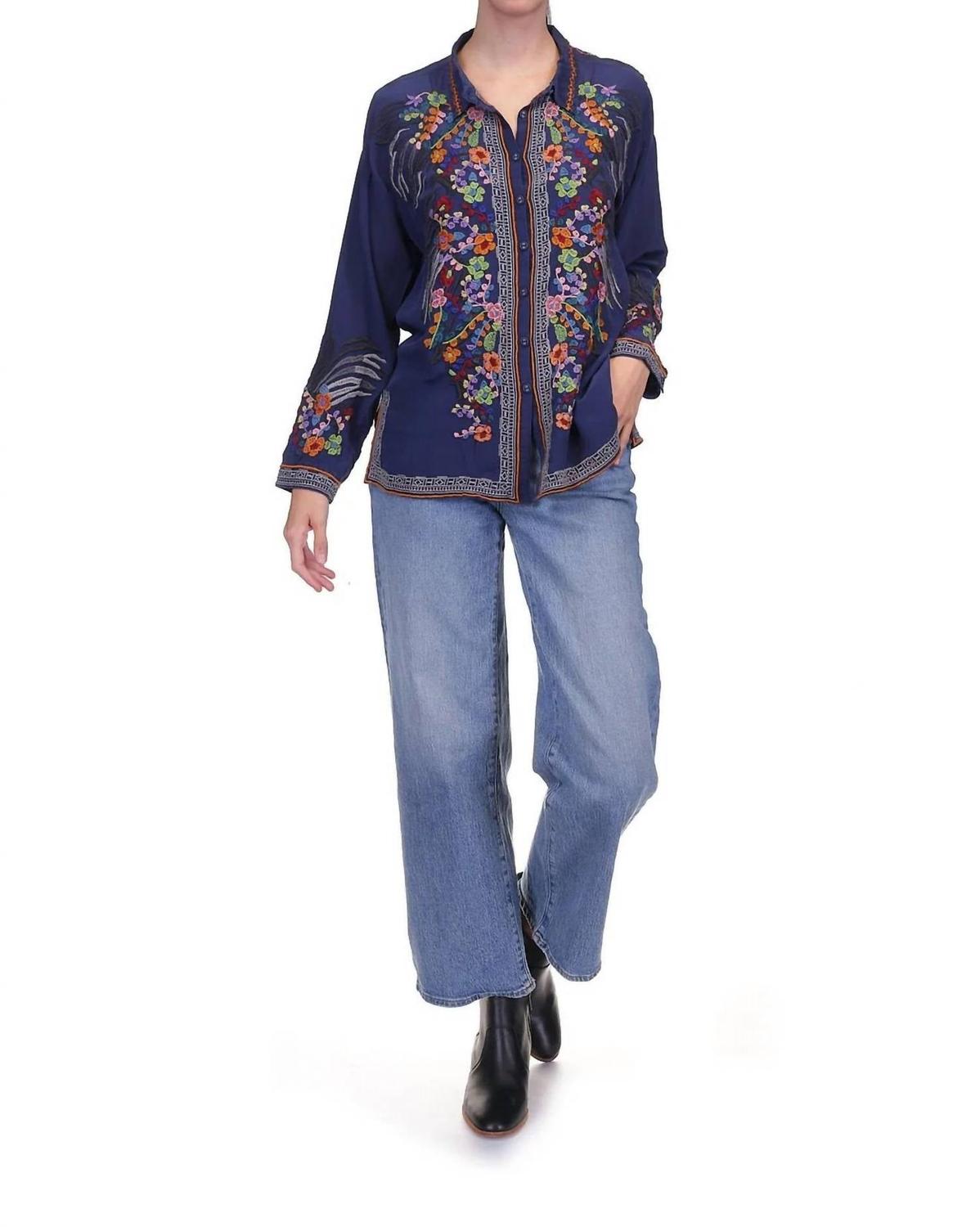 Блуза Dash Audrey оверсайз с вышивкой в темно-синем цвете Johnny Was
Блуза Dash Audrey оверсайз с вышивкой в темно-синем цвете Johnny Was