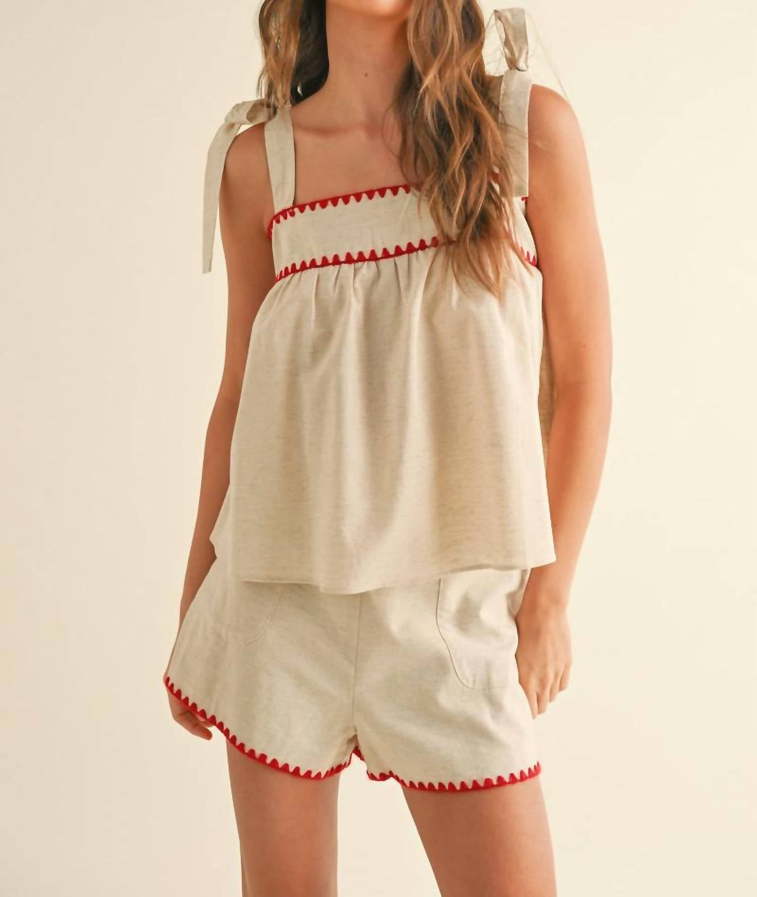 Льняные шорты с красной отделкой в цвете овсянка и красный MIOU MUSE
Льняные шорты с красной отделкой в цвете овсянка и красный MIOU MUSE