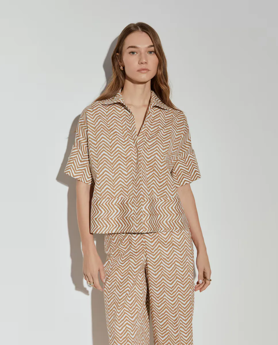 Женская блузка с короткими рукавами и принтом Lion of Porches, бежевый
Женская блузка с короткими рукавами и принтом Lion of Porches, бежевый