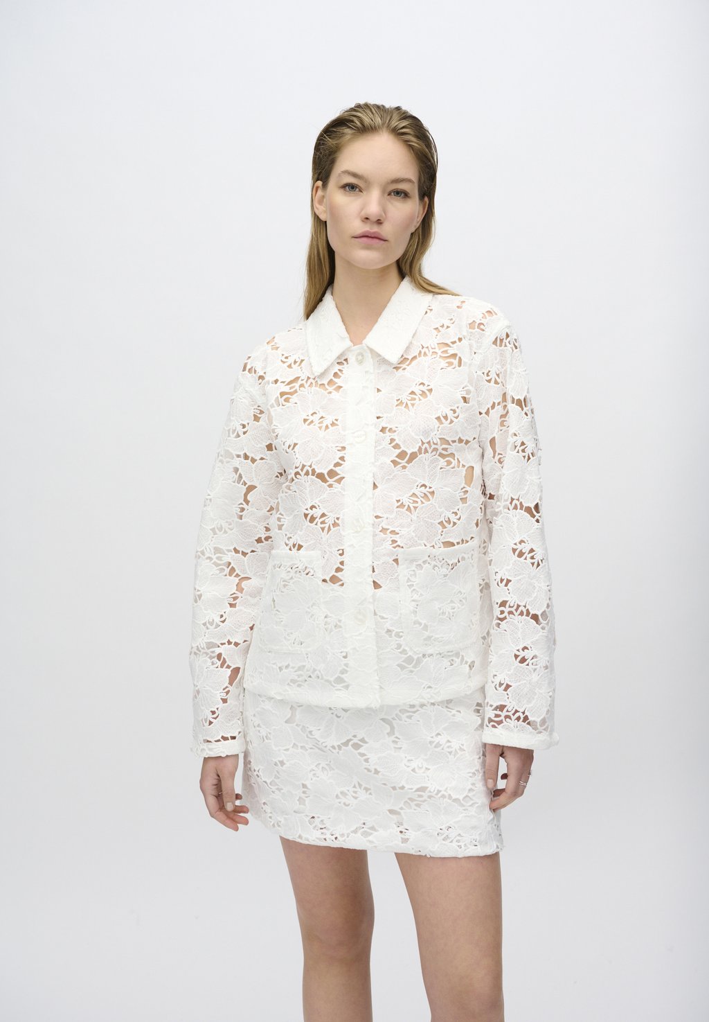 Блузка на пуговицах SELMA Minimum, белый
Блузка на пуговицах SELMA Minimum, белый