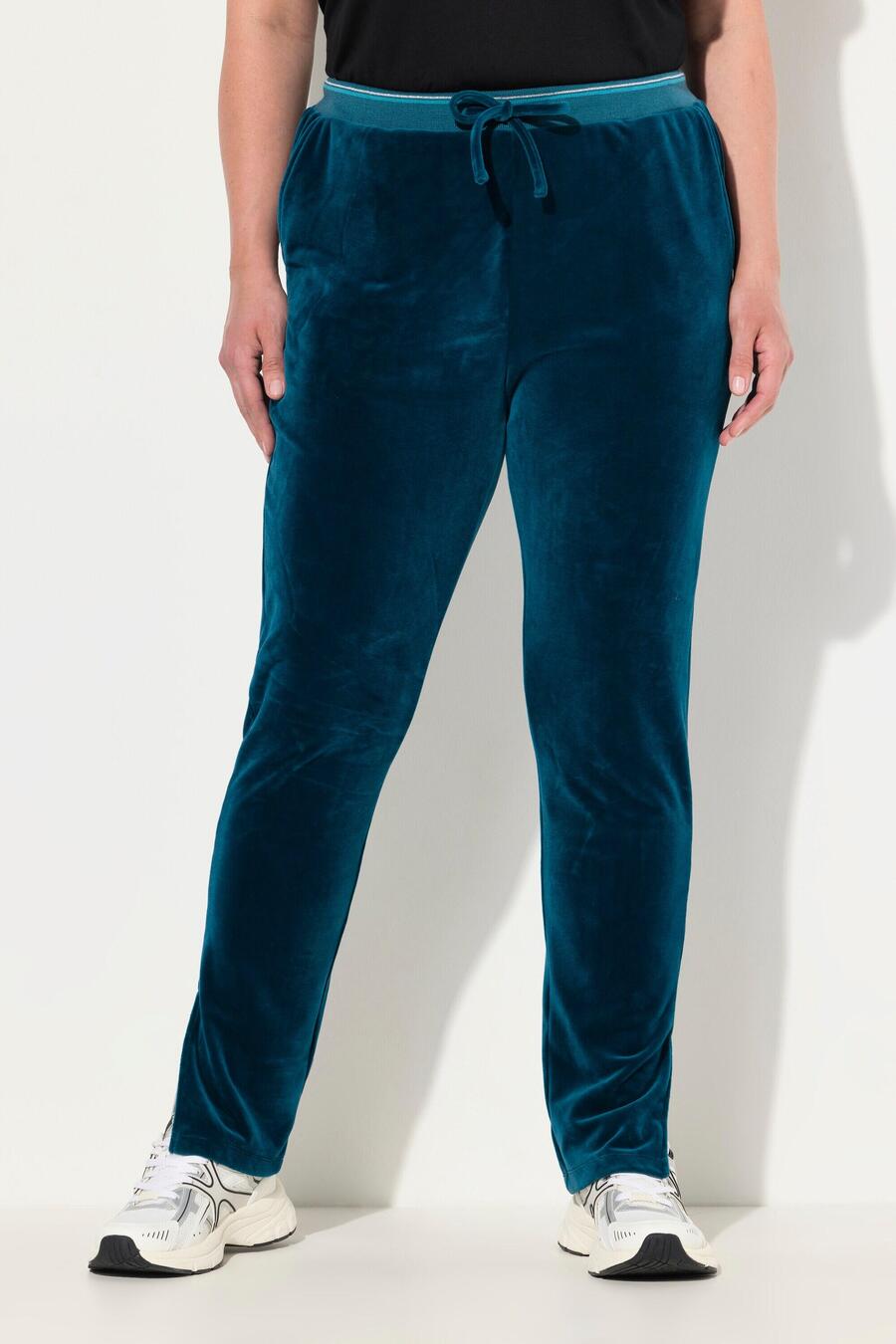 ULLA POPKEN Женские бархатные брюки-джоггеры с блестящей окантовкой, эластичным поясом и карманами
ULLA POPKEN Женские бархатные брюки-джоггеры с блестящей окантовкой, эластичным поясом и карманами