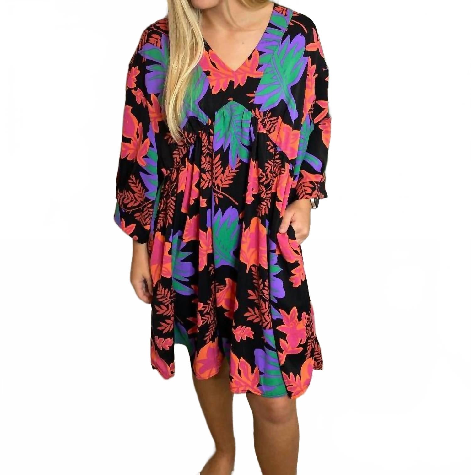 Неоновое цветочное платье с V-образным вырезом в черно-разноцветной гамме Easel
Неоновое цветочное платье с V-образным вырезом в черно-разноцветной гамме Easel