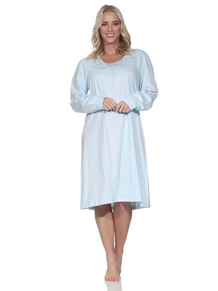 Ночная рубашка с длинными рукавами и кружевной отделкой, классический дизайн, светло-голубой цвет. NORMANN
Ночная рубашка с длинными рукавами и кружевной отделкой, классический дизайн, светло-голубой цвет. NORMANN