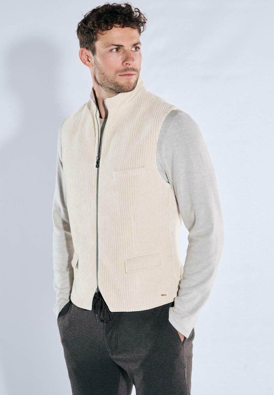 Куртка Emilio Adani MIT ZIPPER, Naturweiss/Off-White
Куртка Emilio Adani MIT ZIPPER, Naturweiss/Off-White