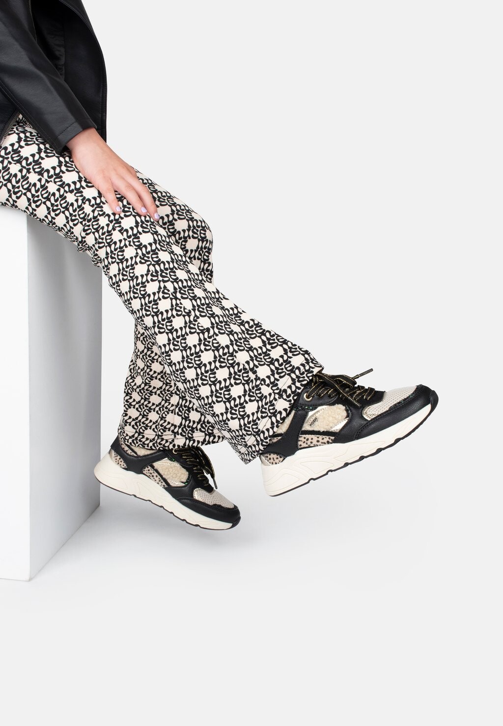 Кроссовки MINION Posh by Poelman, черный
Кроссовки MINION Posh by Poelman, черный