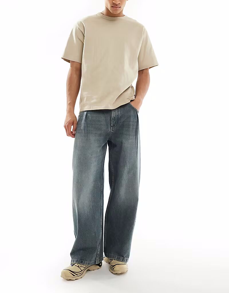 Джинсы Pull&Bear с очень мешковатым кроем и вытачками серого цвета
Джинсы Pull&Bear с очень мешковатым кроем и вытачками серого цвета