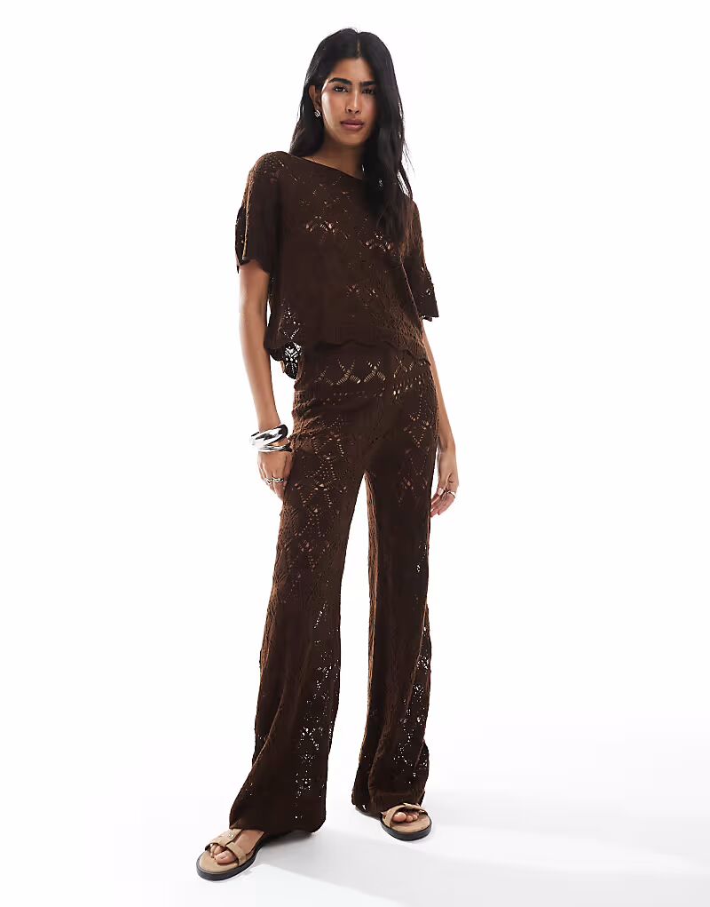 Пляжные брюки, связанные крючком, прямого кроя, шоколадного цвета Miss Selfridge
Пляжные брюки, связанные крючком, прямого кроя, шоколадного цвета Miss Selfridge