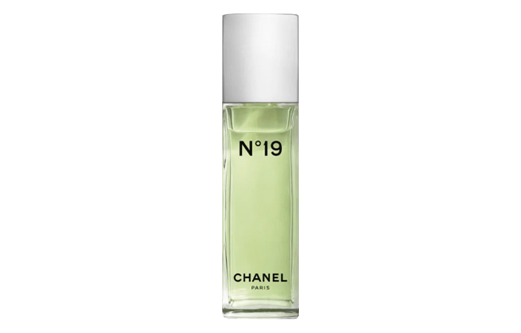 CHANEL Туалетная вода n°19 green floral 100ml
CHANEL Туалетная вода n°19 green floral 100ml