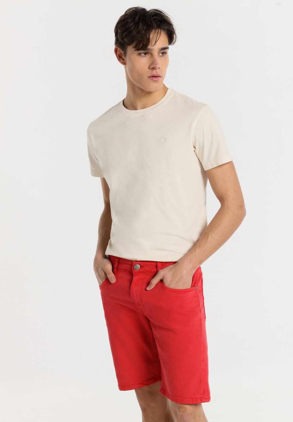 Джинсовые шорты 5 POCKET BERMUDA - MITTLERE PASSFORM GRÖSSE IN ZOLL LOIS Jeans, красный
Джинсовые шорты 5 POCKET BERMUDA - MITTLERE PASSFORM GRÖSSE IN ZOLL LOIS Jeans, красный