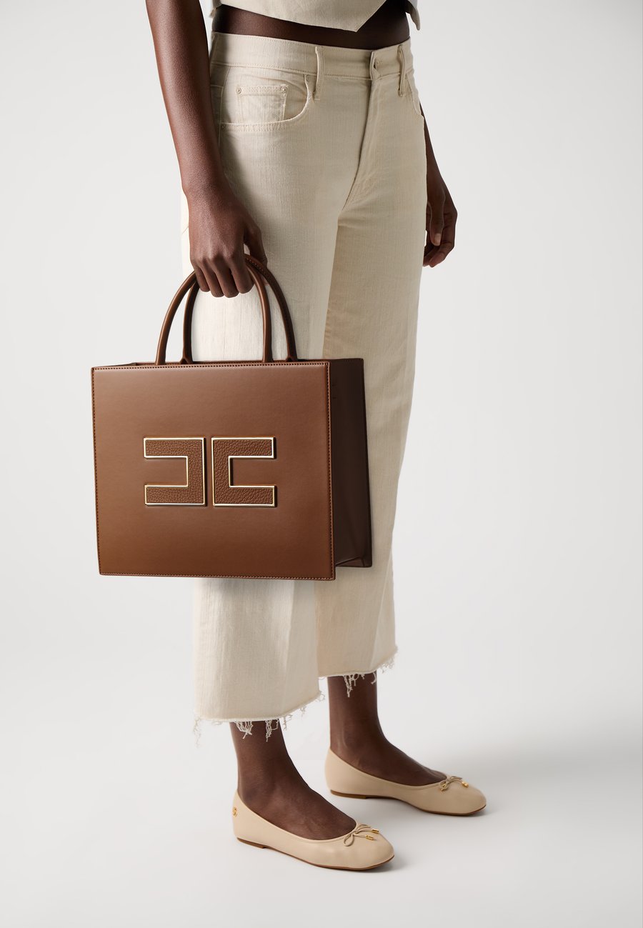 Сумка Elisabetta Franchi WOMENS BAG, Brown Sugar/Light Brown
Сумка Elisabetta Franchi WOMENS BAG, Brown Sugar/Light Brown