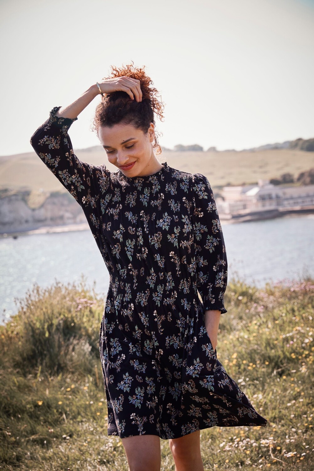 Платье Krishan Craft из джерси с цветочным принтом Fat Face, черный
Платье Krishan Craft из джерси с цветочным принтом Fat Face, черный