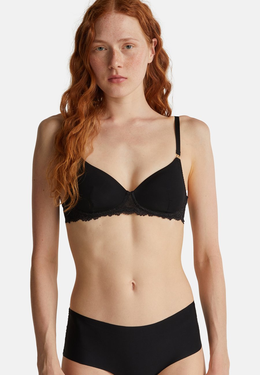 Бюстгальтер United Colors of Benetton Triangle bra, Black
Бюстгальтер United Colors of Benetton Triangle bra, Black