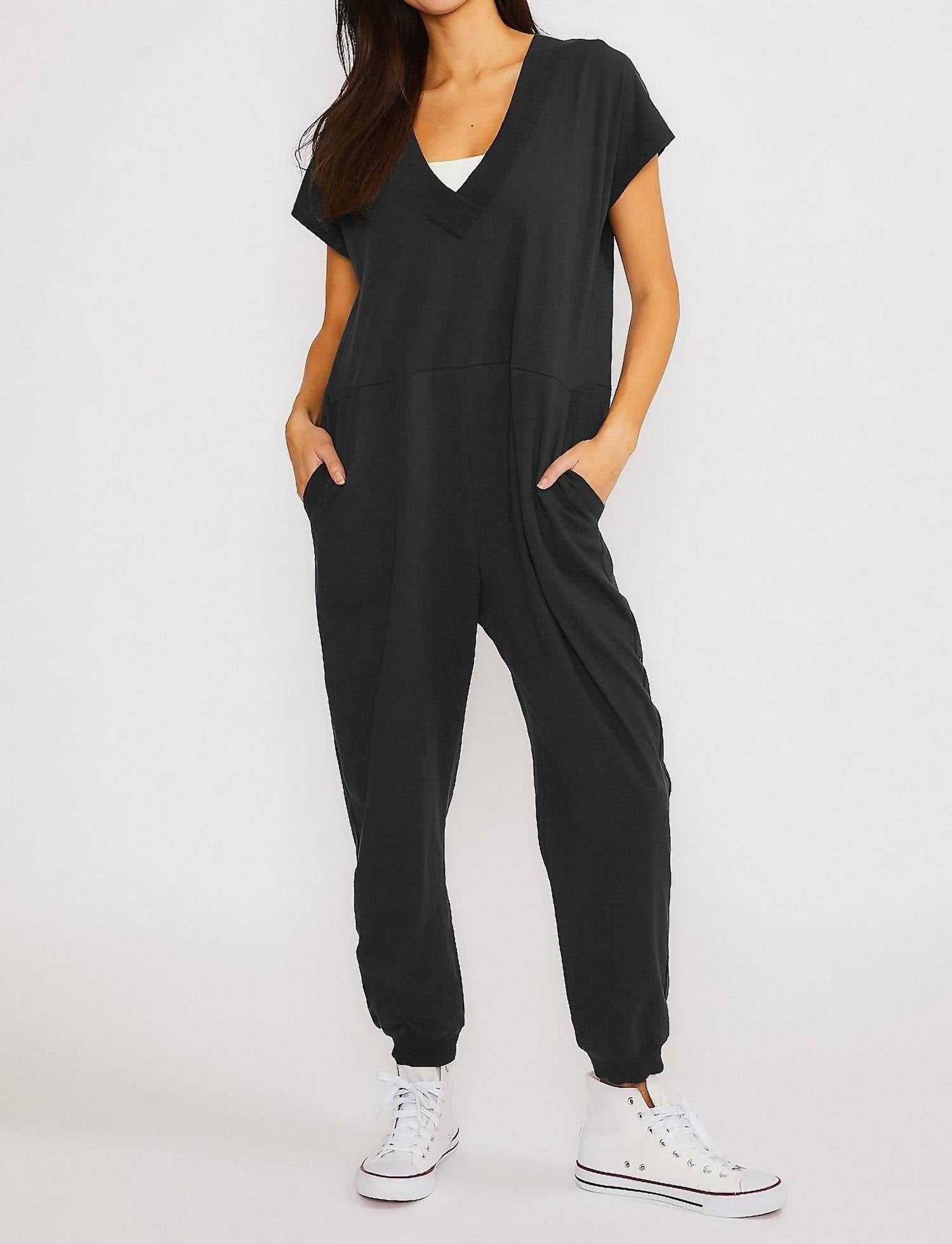 Комбинезон Hannah в темно-синем цвете Wasabi + mint
Комбинезон Hannah в темно-синем цвете Wasabi + mint