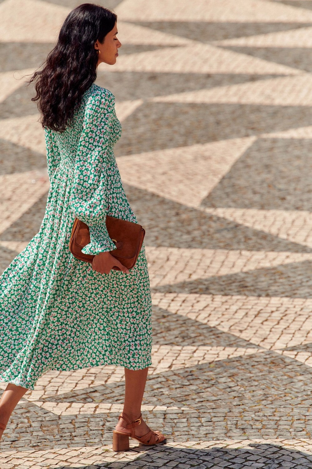 Платье миди Gemma со сборками Boden, зеленый
Платье миди Gemma со сборками Boden, зеленый