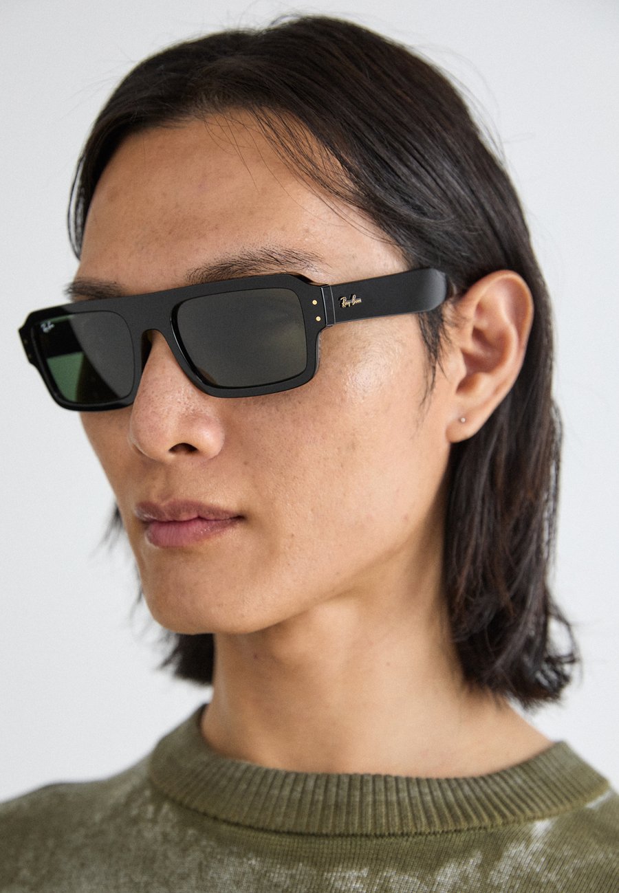 Солнцезащитные очки Ray-Ban LUKAS UNISEX, Black
Солнцезащитные очки Ray-Ban LUKAS UNISEX, Black