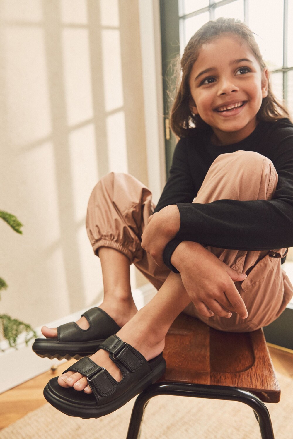 Сандалии на толстой подошве и двойном ремешке Next, черный
Сандалии на толстой подошве и двойном ремешке Next, черный