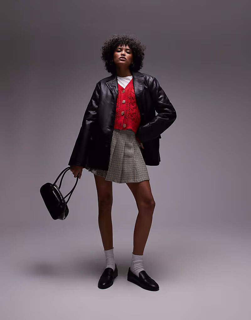 Блейзер из искусственной кожи черного цвета Topshop
Блейзер из искусственной кожи черного цвета Topshop