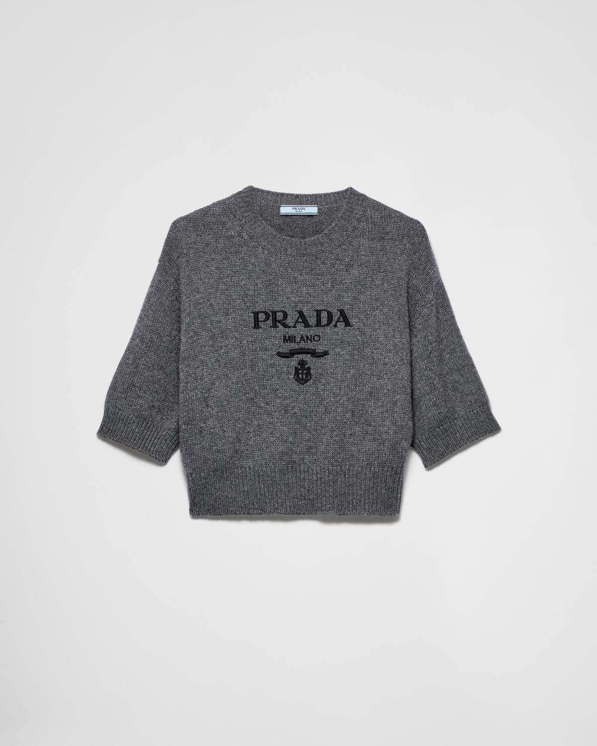 Шерстяной свитер с круглым вырезом из кашемира Prada, серый
Шерстяной свитер с круглым вырезом из кашемира Prada, серый