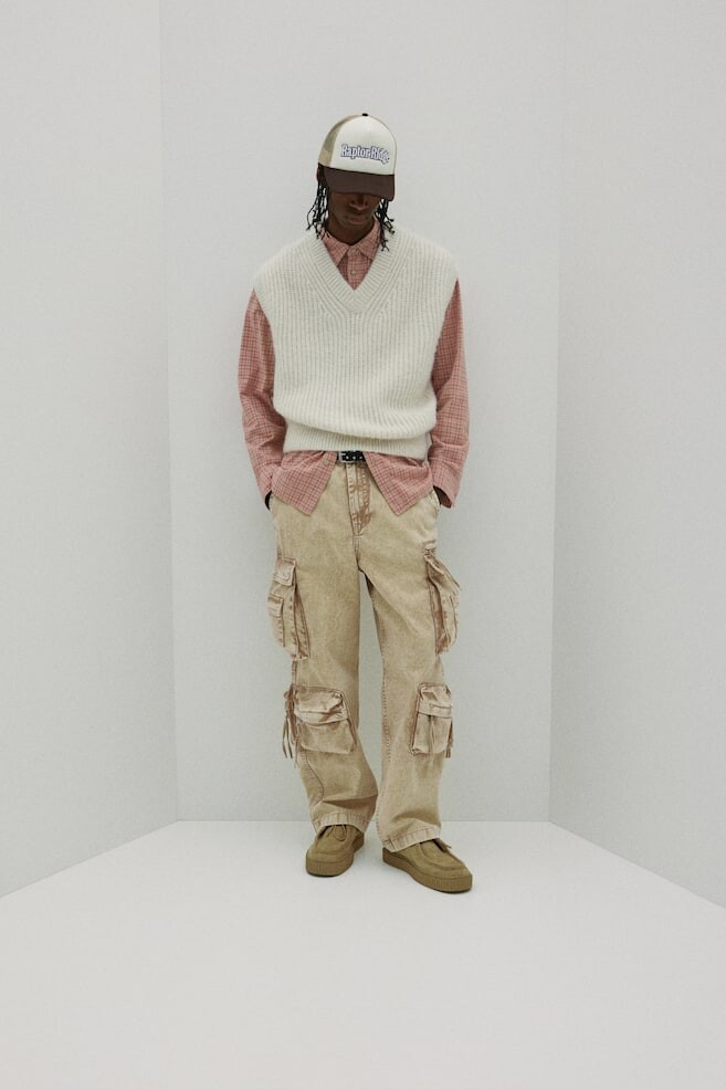 Свободные джинсы-карго H&M, бежевый 
Свободные джинсы-карго H&M, бежевый