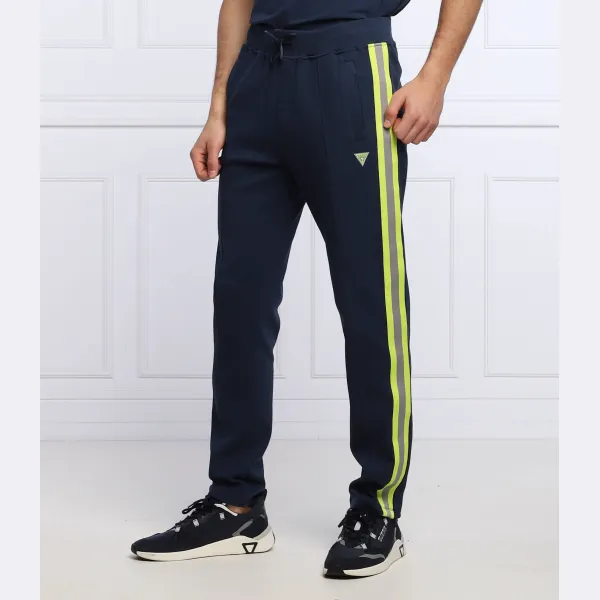 Спортивные брюки Russell классического кроя Guess, синий
Спортивные брюки Russell классического кроя Guess, синий