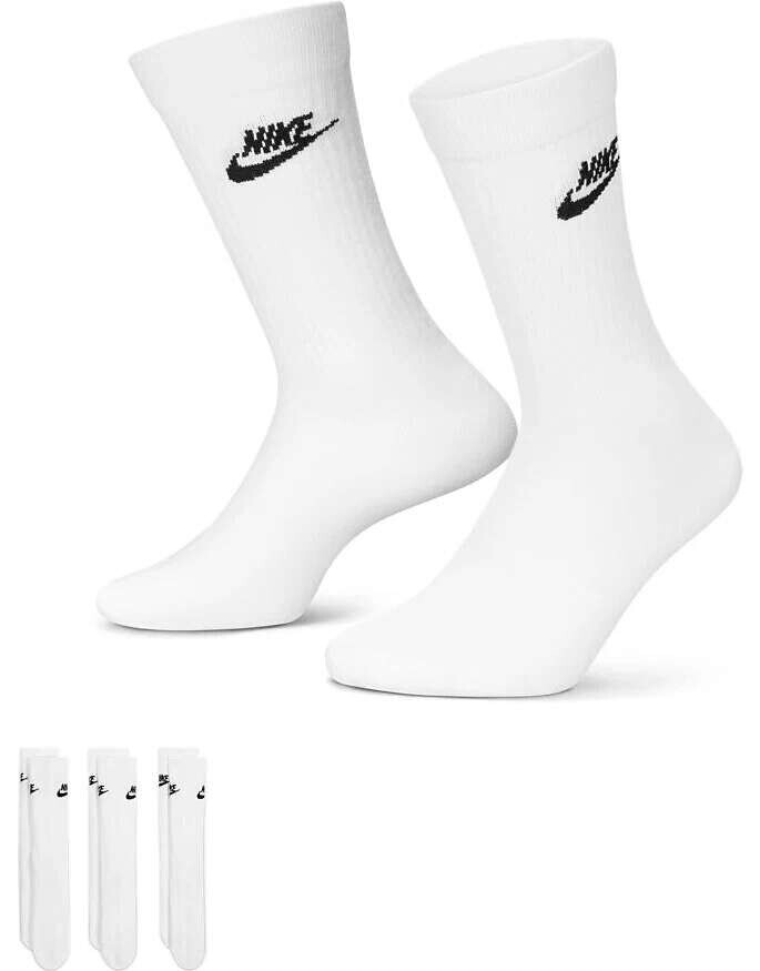 Три пары белых носков Nike Everyday Essential
Три пары белых носков Nike Everyday Essential