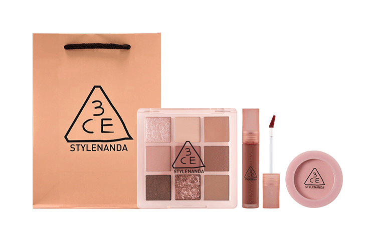 Жидкая помада Fenkuxiaolian набор из двух штук легко растушевывается шиммер матовый тон 3CE
Жидкая помада Fenkuxiaolian набор из двух штук легко растушевывается шиммер матовый тон 3CE