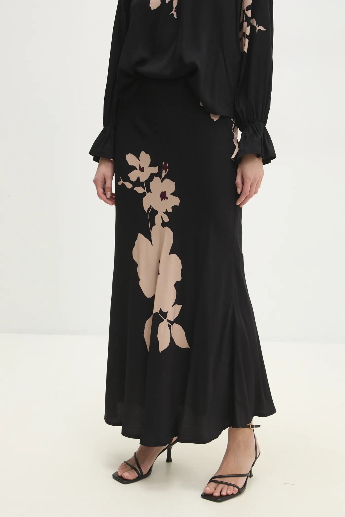 Юбка Answear Lab, черный
Юбка Answear Lab, черный