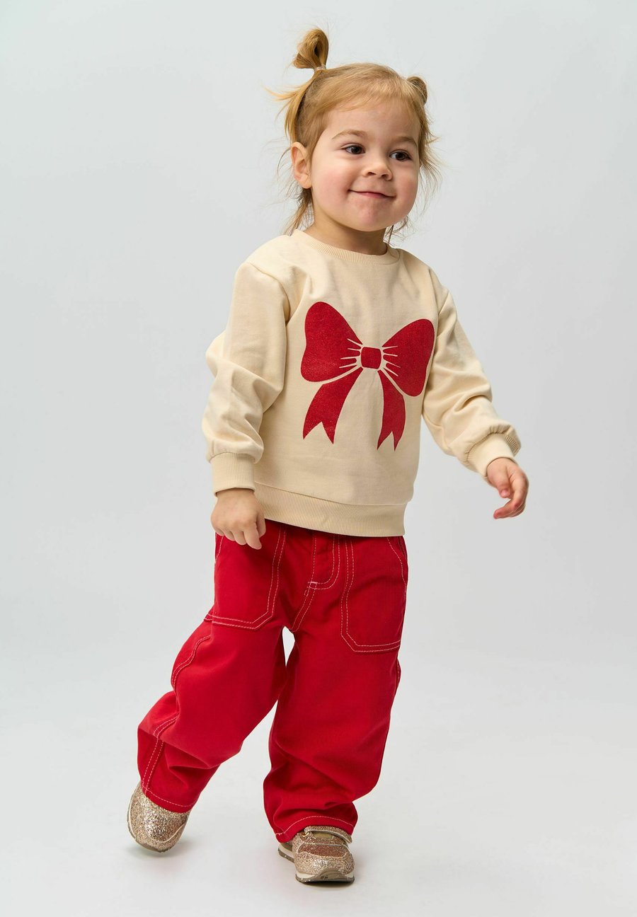 Толстовка The New Siblings Sweatshirt, Gardenia/Beige
Толстовка The New Siblings Sweatshirt, Gardenia/Beige