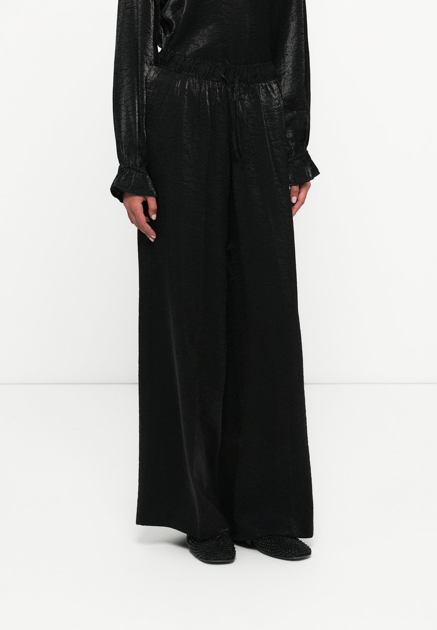 Брюки TOM TAILOR DENIM SHINY PALAZZO PANTS, Deep Black/Black
Брюки TOM TAILOR DENIM SHINY PALAZZO PANTS, Deep Black/Black