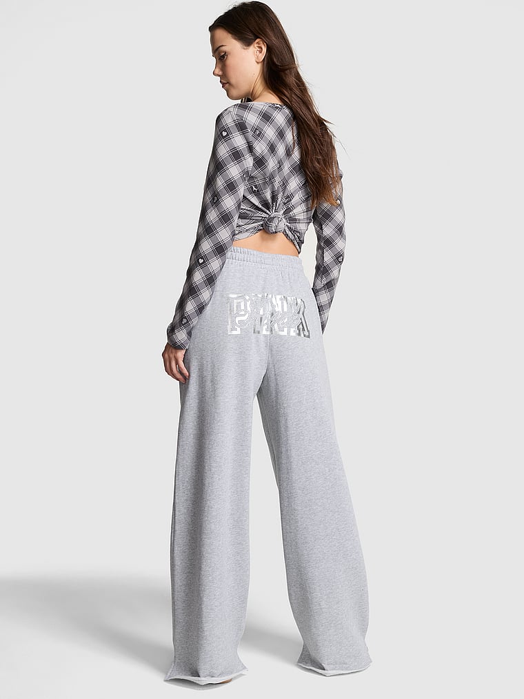 Широкие спортивные брюки из флиса Ivy с разрезом по низу Pink, limited edition medium heather grey foil graphic
Широкие спортивные брюки из флиса Ivy с разрезом по низу Pink, limited edition medium heather grey foil graphic