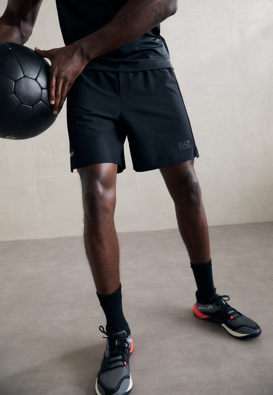 Спортивные шорты EA7 Emporio Armani SHORTS, Black
Спортивные шорты EA7 Emporio Armani SHORTS, Black