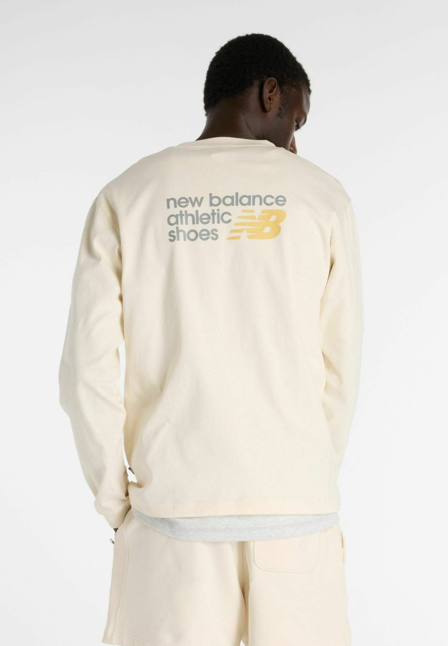 Топ New Balance ATHLETICS PREMIUM BACK LOGO, Permafrost/White
Топ New Balance ATHLETICS PREMIUM BACK LOGO, Permafrost/White