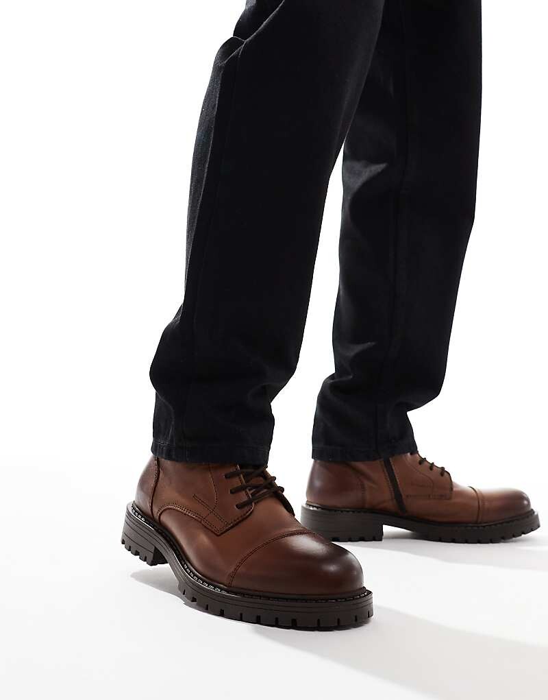 Коричневые кожаные ботинки Jack & Jones на толстой подошве со шнуровкой
Коричневые кожаные ботинки Jack & Jones на толстой подошве со шнуровкой