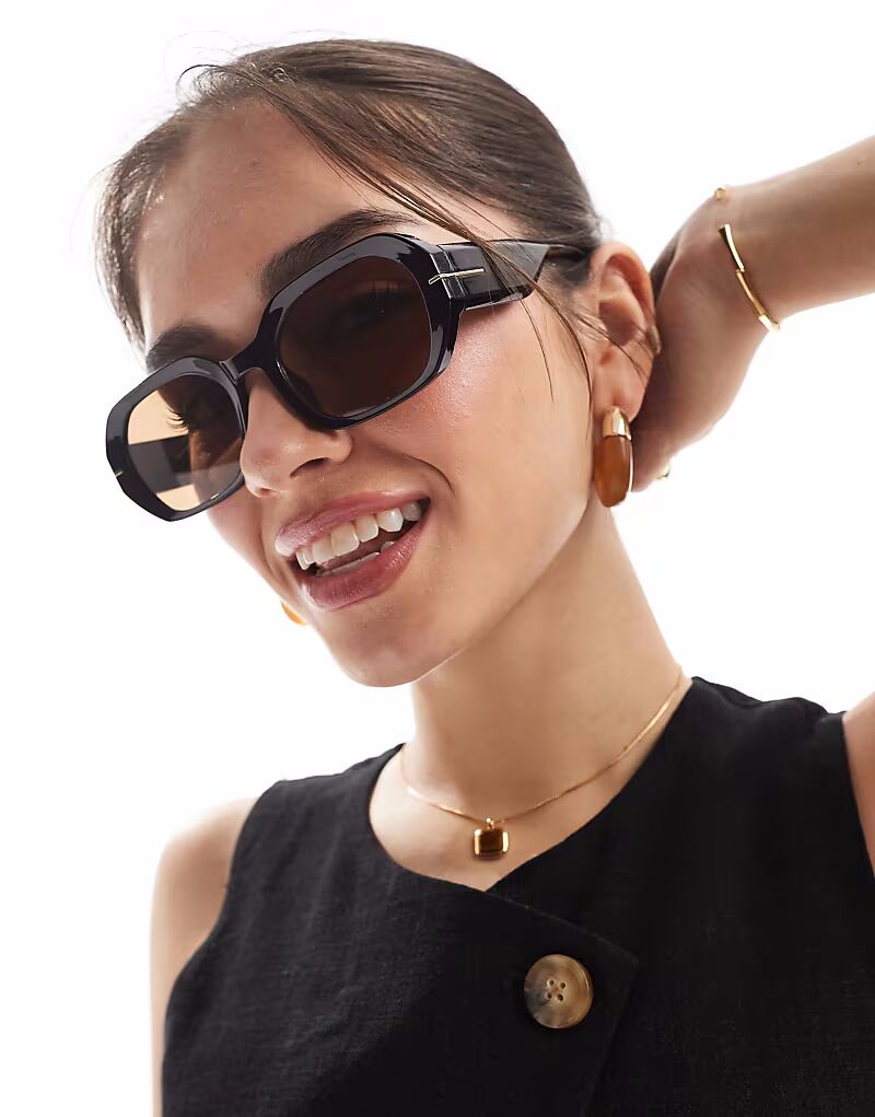 Большие круглые солнцезащитные очки AJ Morgan черного цвета с коричневыми линзами
Большие круглые солнцезащитные очки AJ Morgan черного цвета с коричневыми линзами