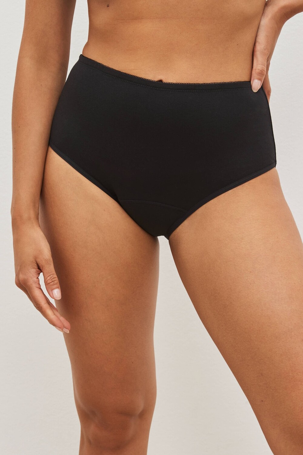 Незаменимые менструальные трусики средней струи Next, черный
Незаменимые менструальные трусики средней струи Next, черный