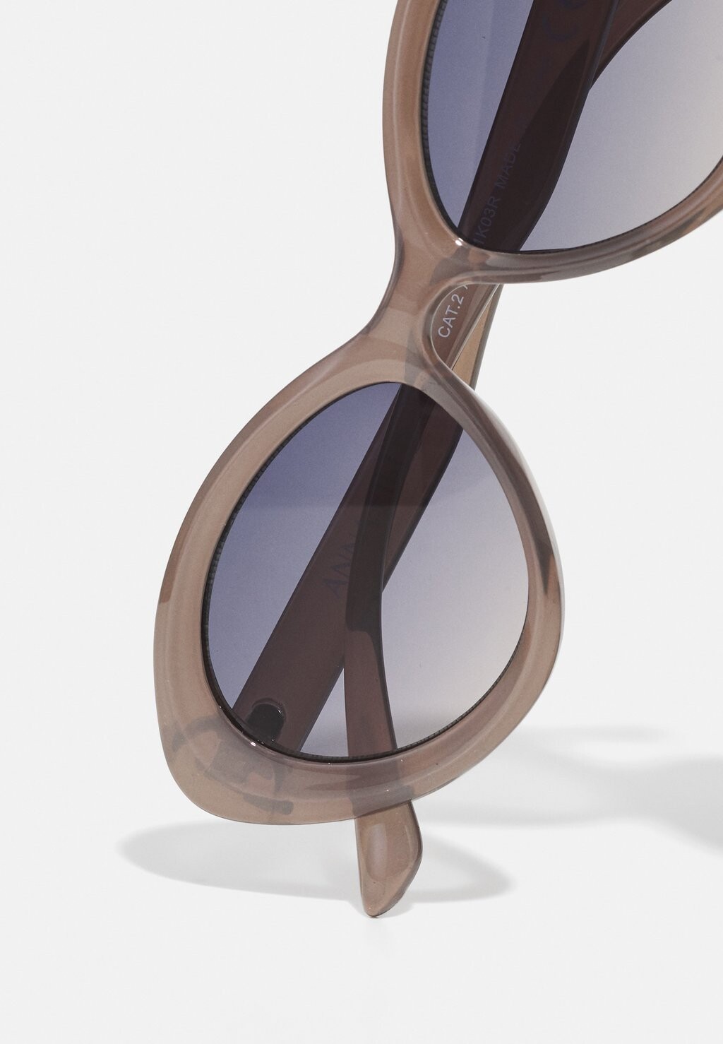 Солнцезащитные очки Anna Field, серые
Солнцезащитные очки Anna Field, серые