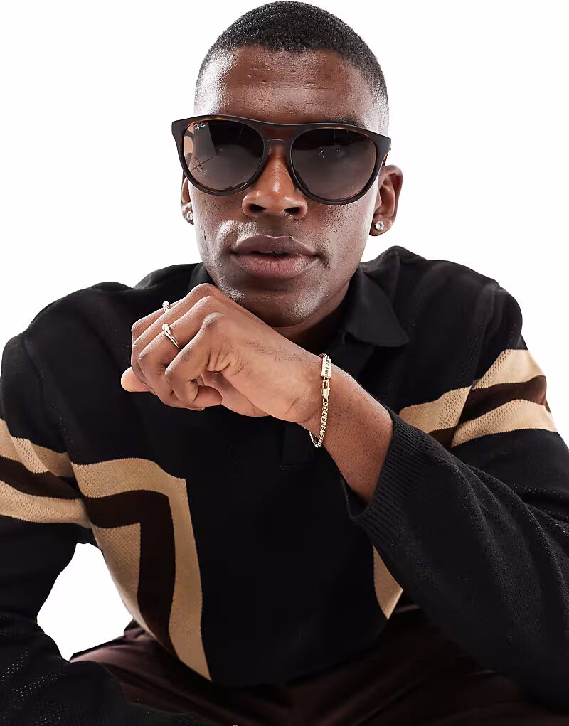 Круглые солнцезащитные очки в коричневой черепаховой оправе Ray-Ban
Круглые солнцезащитные очки в коричневой черепаховой оправе Ray-Ban