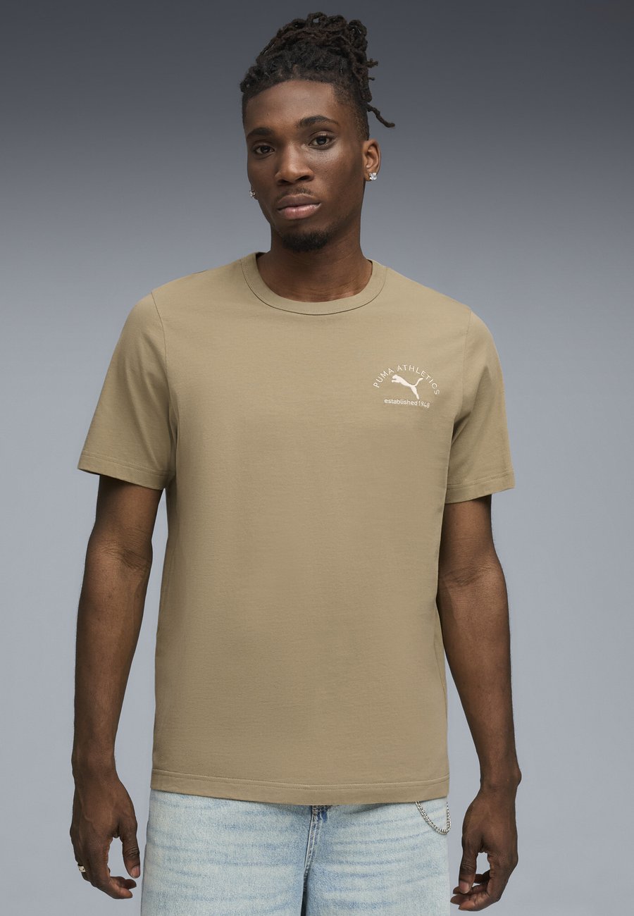 Футболка Puma CLASS GRAPHIC TEE, Ice Coffee/Beige, Коричневый, Футболка Puma CLASS GRAPHIC TEE, Ice Coffee/Beige
Футболка Puma CLASS GRAPHIC TEE, Ice Coffee/Beige, Коричневый, Футболка Puma CLASS GRAPHIC TEE, Ice Coffee/Beige