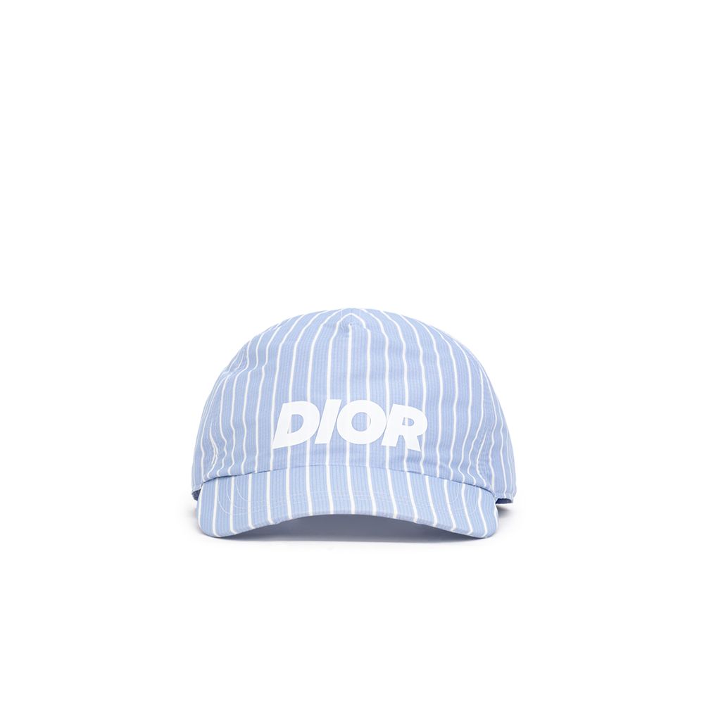 Шапки и кепки из светло-голубого полиэстера Dior
Шапки и кепки из светло-голубого полиэстера Dior