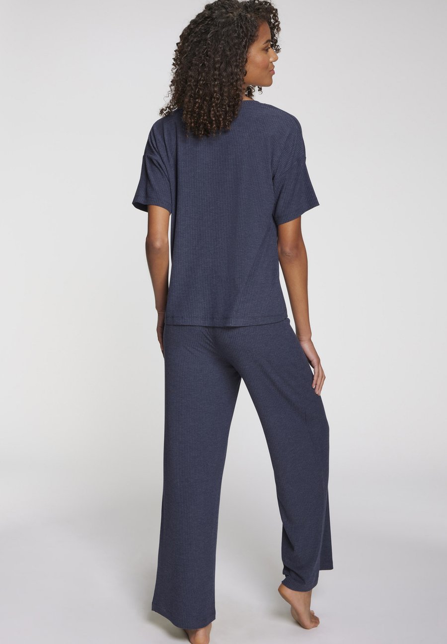 Пижамные брюки s.Oliver Pyjama bottoms, Dunkelblau Meliert/Blue
Пижамные брюки s.Oliver Pyjama bottoms, Dunkelblau Meliert/Blue