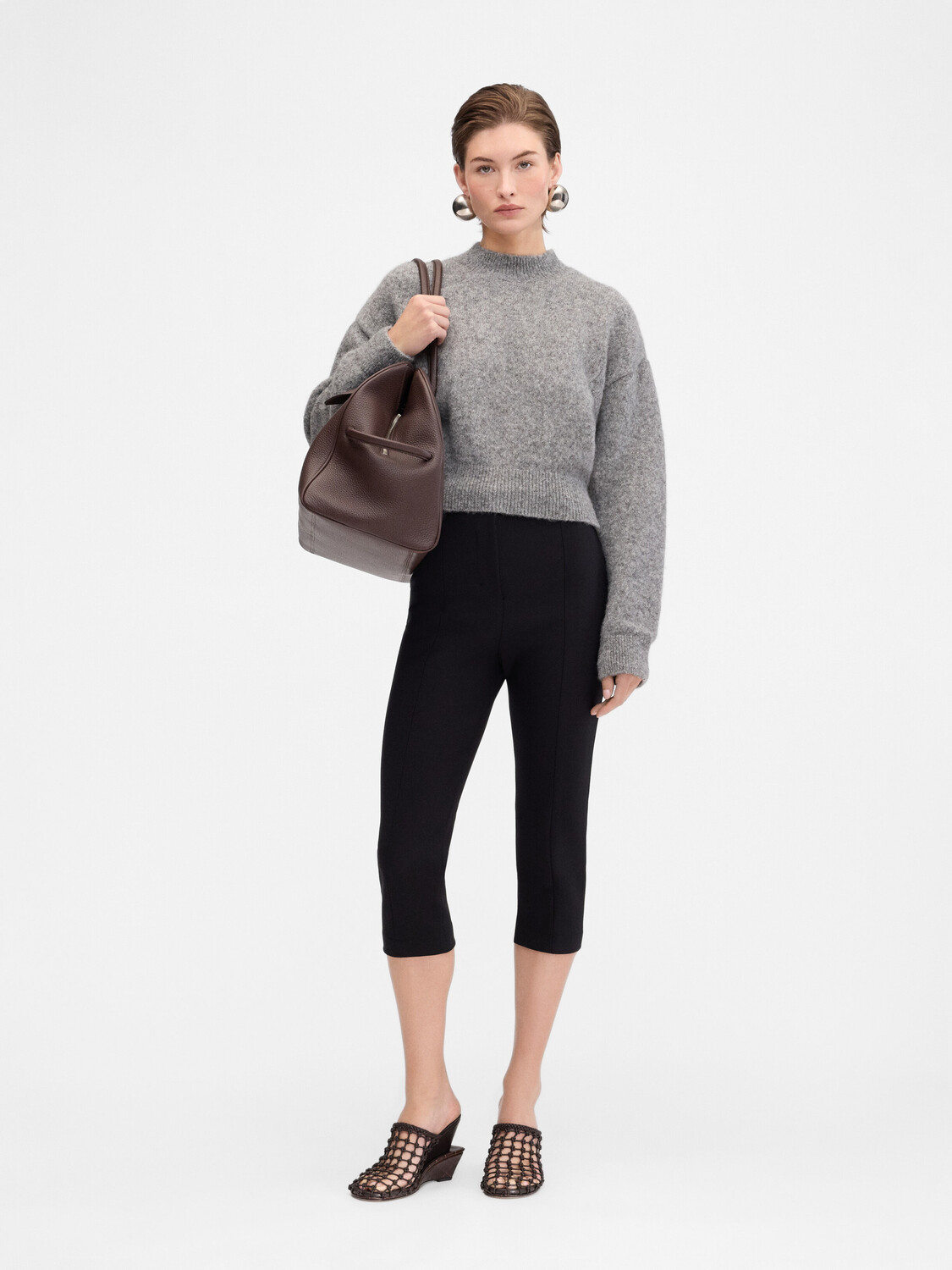 Джемпер с логотипом JACQUEMUS The Jacquemus knit, серый 
Джемпер с логотипом JACQUEMUS The Jacquemus knit, серый