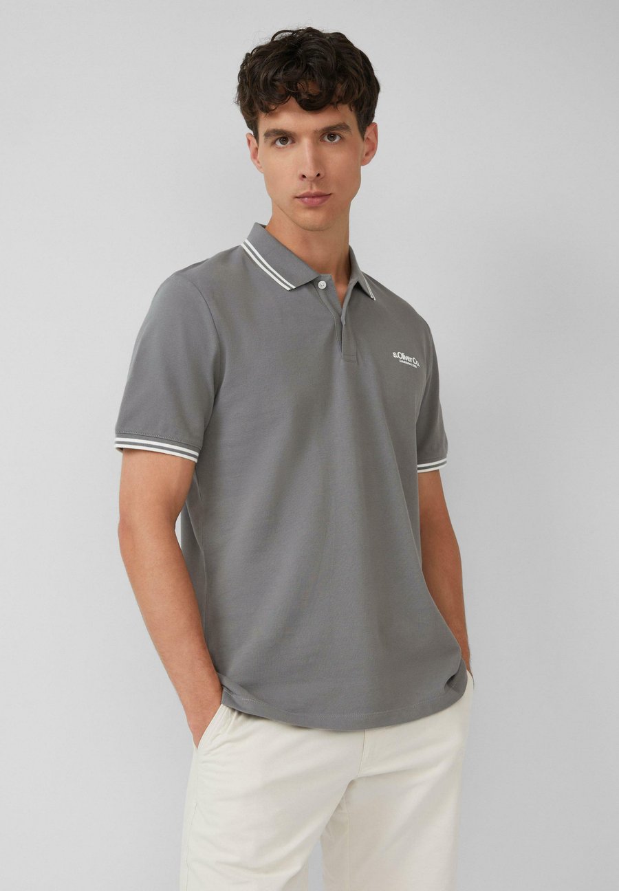 Поло s.Oliver MIT KONTRASTDETAILS UND LOGO, Grau/Grey, Серый, Поло s.Oliver MIT KONTRASTDETAILS UND LOGO, Grau/Grey
Поло s.Oliver MIT KONTRASTDETAILS UND LOGO, Grau/Grey, Серый, Поло s.Oliver MIT KONTRASTDETAILS UND LOGO, Grau/Grey