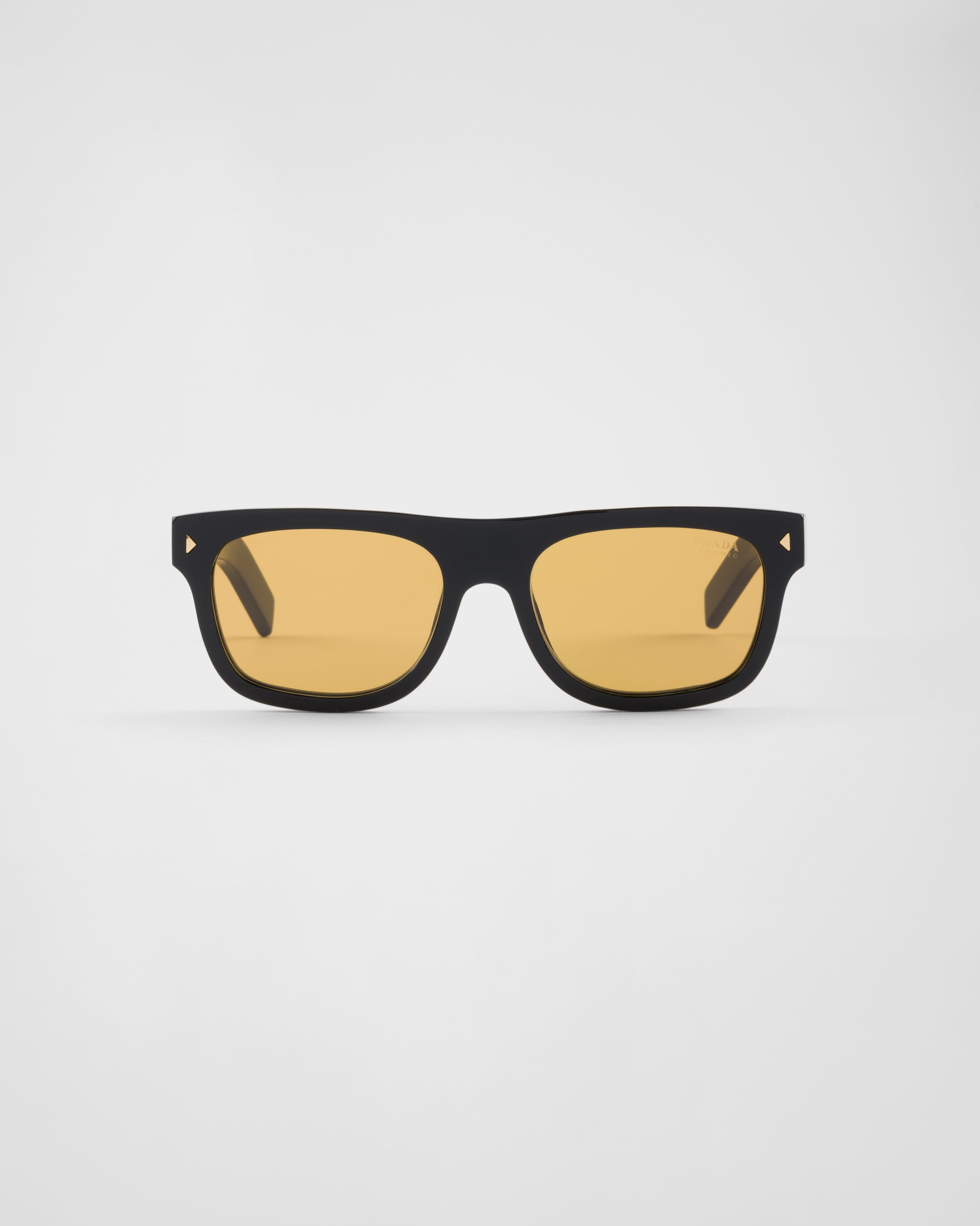 Солнцезащитные очки с культовой металлической табличкой Prada, оранжевый
Солнцезащитные очки с культовой металлической табличкой Prada, оранжевый