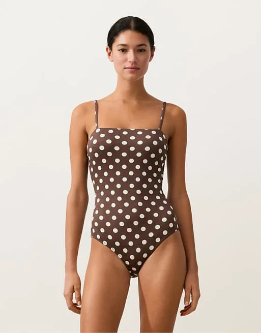 Темно-коричневый купальник-бандо из пике в горошек OYSHO
Темно-коричневый купальник-бандо из пике в горошек OYSHO