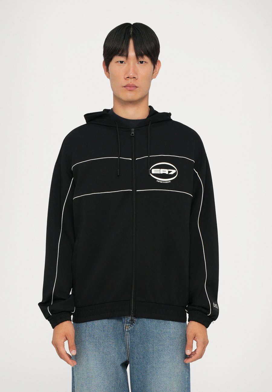 Толстовка EA7 Emporio Armani TRAIN LOGO SERIES PIPING HOODIE, Black
Толстовка EA7 Emporio Armani TRAIN LOGO SERIES PIPING HOODIE, Black